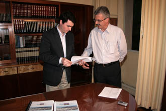 Portal de Not�cias PJF | Prefeitura de Juiz de Fora entrega � C�mara Or�amento 2010 e Plano Plurianual | SEPLAG - 30/9/2009